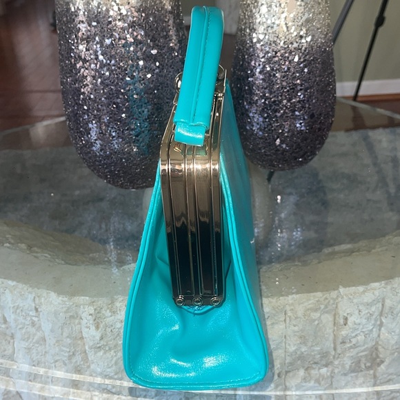 TURQUOISE WITH GOLD TRIM FITTED HANDBAG IS ALSO A CROSSBODY PURSE. - Picture 2 of 16